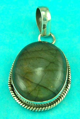 wholesale online catalog jewelry group presents dark green precious jade inlaid round pendant with decorating on side 