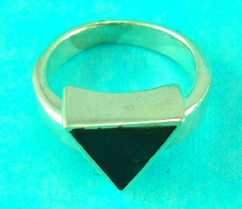 top wholesale cheap jewelry store delivers triangular onyx silver ring    